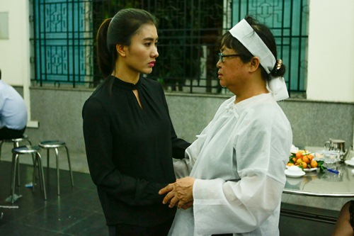 Thành Lộc, Ái Phương, Ánh Tuyết lặng đi trước linh cữu ca sĩ Quang Lý - 8