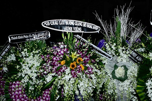 Thành Lộc, Ái Phương, Ánh Tuyết lặng đi trước linh cữu ca sĩ Quang Lý - 14