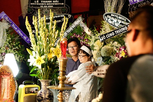 Thành Lộc, Ái Phương, Ánh Tuyết lặng đi trước linh cữu ca sĩ Quang Lý - 10