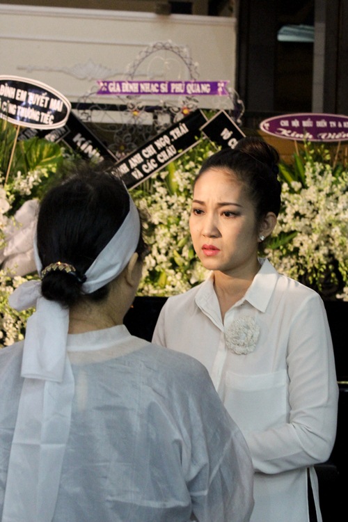 Thành Lộc, Ái Phương, Ánh Tuyết lặng đi trước linh cữu ca sĩ Quang Lý - 11