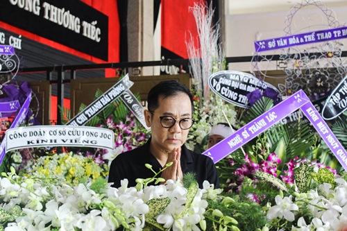 Thành Lộc, Ái Phương, Ánh Tuyết lặng đi trước linh cữu ca sĩ Quang Lý - 2