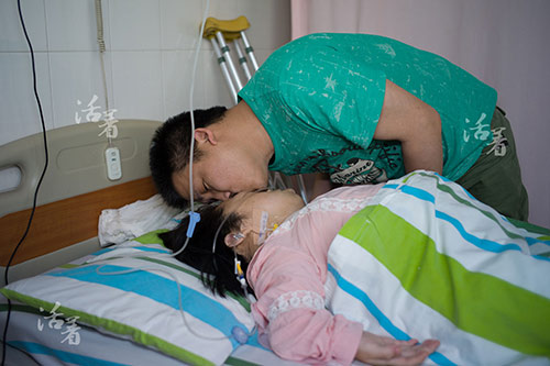 2 bà mẹ tật nguyền oằn mình sinh con khiến nghìn người cảm động - 7