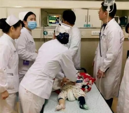 Bé sơ sinh 7 tháng tử vong vì cách đắp chăn vô ý của bố mẹ - 1