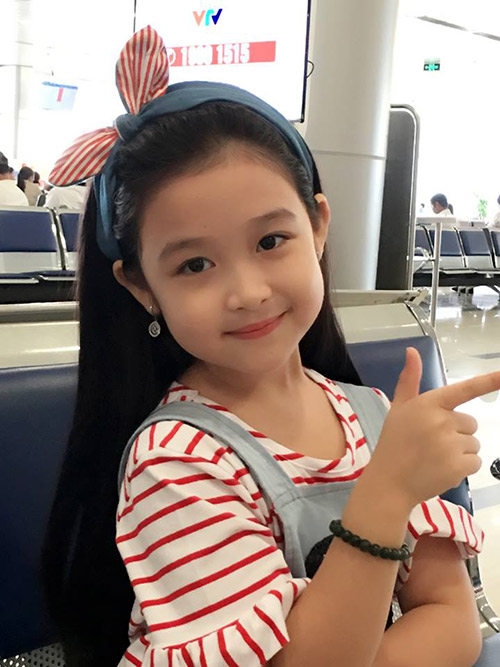 Gặp bé gái gốc Cần Thơ 8 tuổi sở hữu vẻ đẹp “vạn người mê” - 18