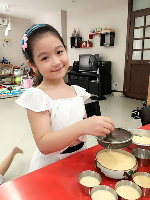 Gặp bé gái gốc Cần Thơ 8 tuổi sở hữu vẻ đẹp “vạn người mê” - 14