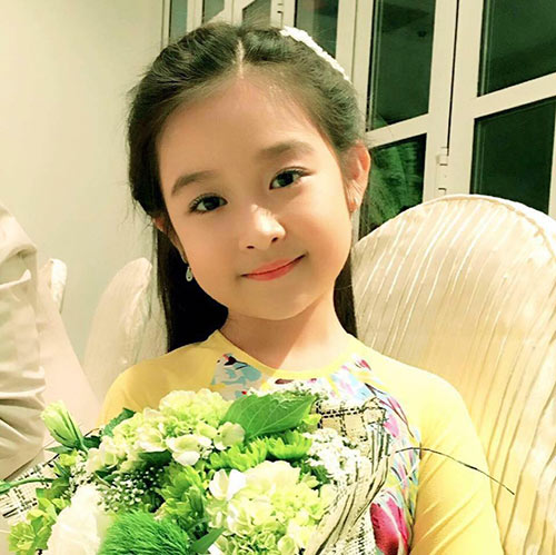 Gặp bé gái gốc Cần Thơ 8 tuổi sở hữu vẻ đẹp “vạn người mê” - 1