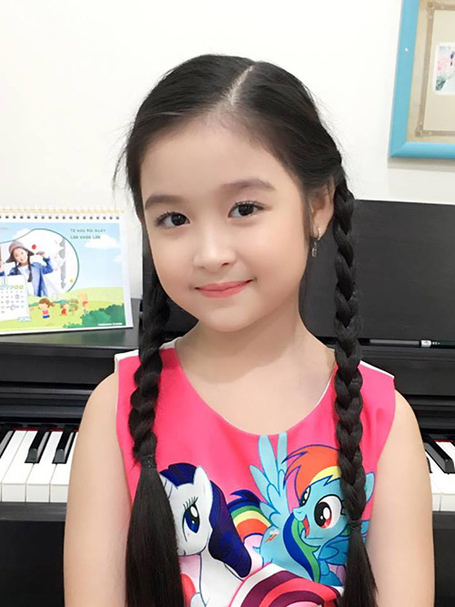 Gặp bé gái gốc Cần Thơ 8 tuổi sở hữu vẻ đẹp “vạn người mê” - 10