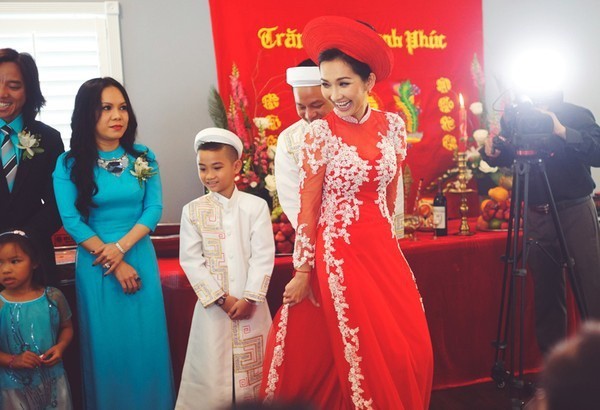 Áo dài đỏ ngày ăn hỏi khiến người ta phải nhớ mãi của sao Việt - 16