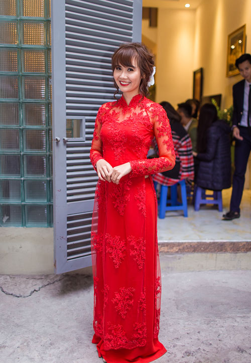 Áo dài đỏ ngày ăn hỏi khiến người ta phải nhớ mãi của sao Việt - 14