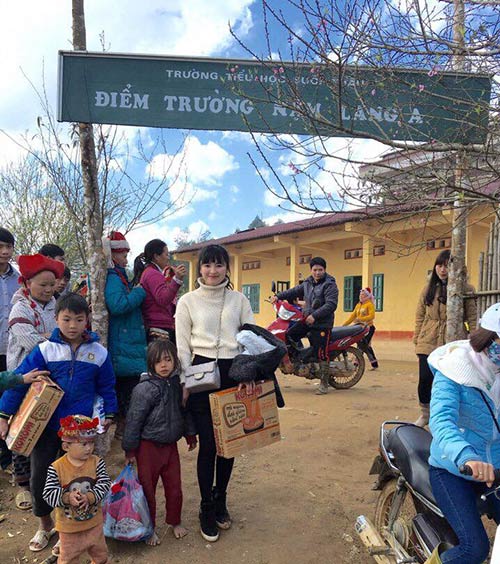 Sự giống nhau kỳ lạ của bé gái Lào Cai 3,5kg và mẹ nuôi 9x khi cùng 15 tháng tuổi - 11