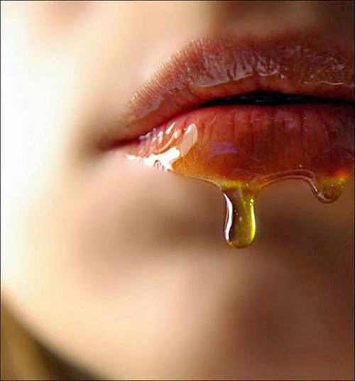 Bí quyết để đôi môi ngày đông luôn hồng hào, không bị bong tróc đến bật máu - 7