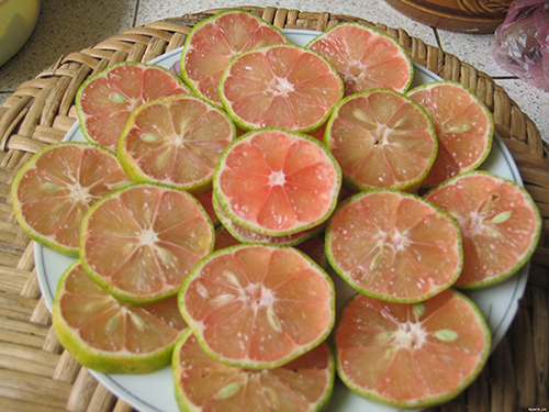 Bí quyết để đôi môi ngày đông luôn hồng hào, không bị bong tróc đến bật máu - 2