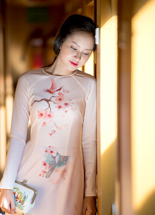 Những mẫu áo dài Tết có quot;sức mạnh diệu kỳquot; khiến mẹ và con gái trẻ như hai chị em - 2