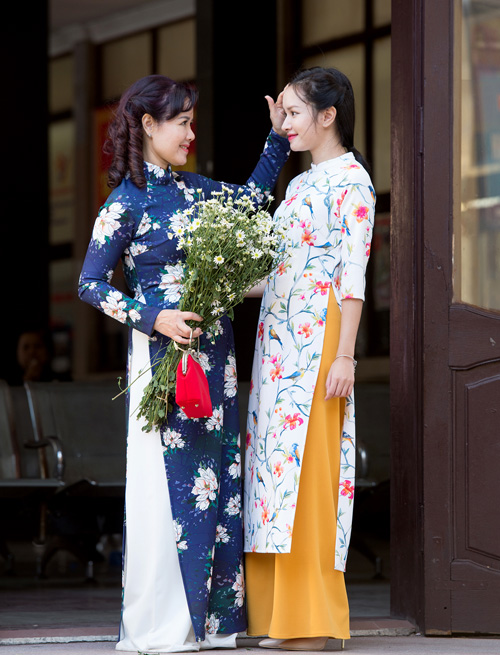 Những mẫu áo dài Tết có quot;sức mạnh diệu kỳquot; khiến mẹ và con gái trẻ như hai chị em - 13