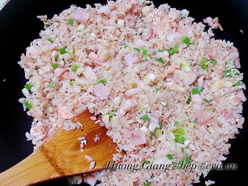 Cơm chiên cua xé nóng hổi, thơm ngon cho ngày mới - 4