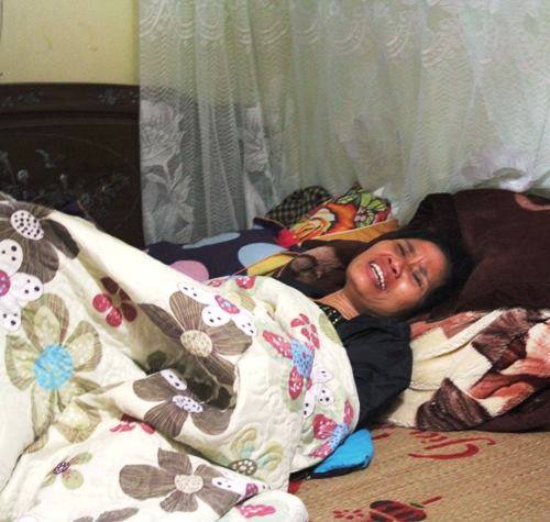 Người mẹ khóc ngất bên thi thể con trai duy nhất bị đuối nước thương tâm - 1