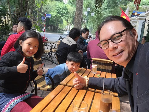 Ngắm 3 nhóc tì lém lỉnh, giống bố như đúc nhà đạo diễn Trần Lực - 1