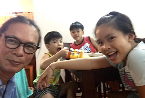 Ngắm 3 nhóc tì lém lỉnh, giống bố như đúc nhà đạo diễn Trần Lực - 2