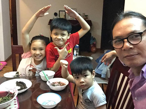 Ngắm 3 nhóc tì lém lỉnh, giống bố như đúc nhà đạo diễn Trần Lực - 4