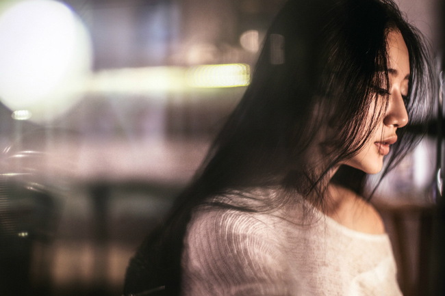 Anh cởi áo em ra nhưng người đàn ông ấy thay anh mặc cho em váy cưới - 1