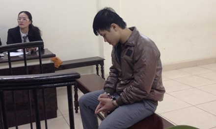 Ghen tuông, nam thanh niên đổ xăng đốt người yêu cũ - 1