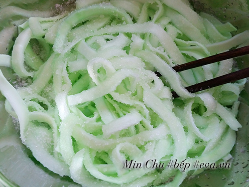 Mứt dừa vị lá dứa thơm ngon, đẹp mắt - 5