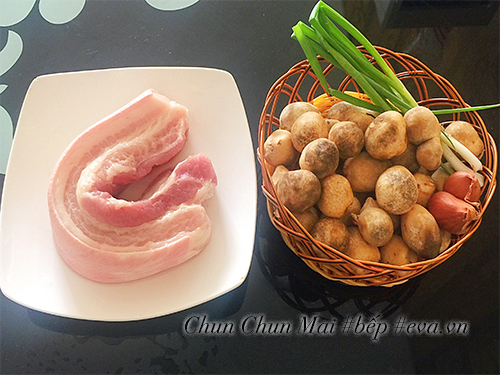 Thịt ba chỉ kho nấm rơm tốn cơm phải biết - 1