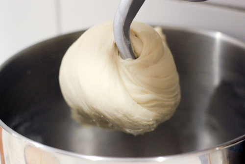 Bánh bao nhân lạp xưởng lạ miệng mà ngon - 1