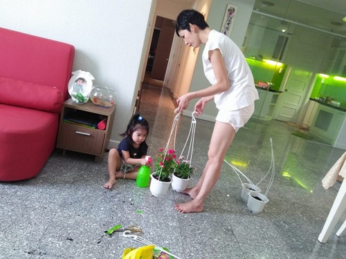 Con gái Huy Khánh khiến bố amp;#34;ê mặtamp;#34; trước mặt mẹ Mạc Anh Thư - 10