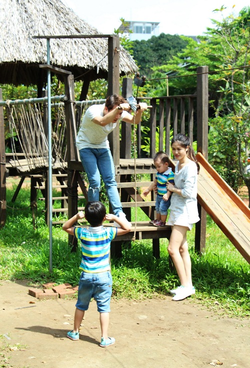 Con gái Huy Khánh khiến bố amp;#34;ê mặtamp;#34; trước mặt mẹ Mạc Anh Thư - 11