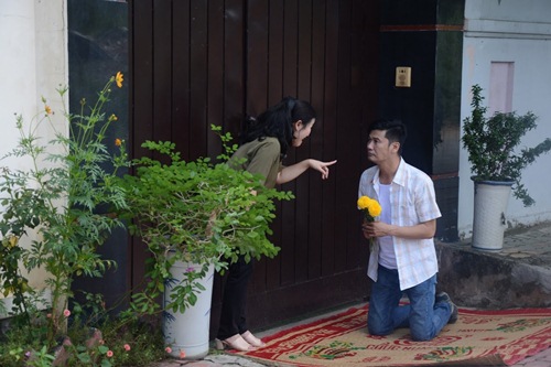 Cát Phượng làm bà vợ dữ dằn, hành hạ chồng amp;#34;lên bờ xuống ruộngamp;#34; - 4