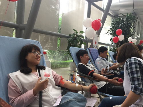 Tuần lễ hồng EVN lần thứ II:  Món quà ý nghĩa cho cộng đồng - 2