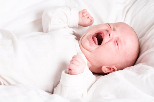 Nguy hiểm khôn lường khi mẹ để mặc con tự khóc thì tự nín - 1
