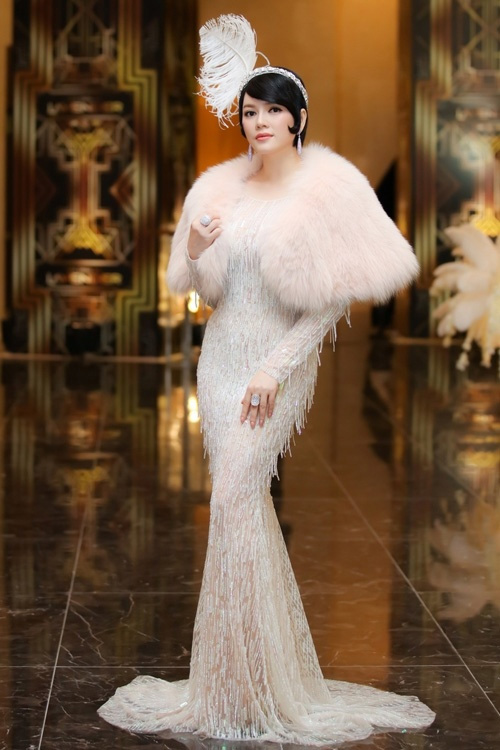 Lý Nhã Kỳ mặc váy công chúa tạo dáng trong lâu đài cổ - Báo điện tử VnMedia  - Tin nóng Việt Nam và thế giới