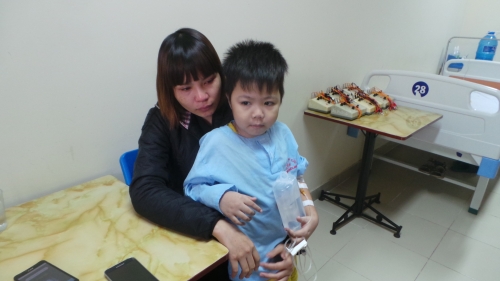 Xót xa tâm sự người mẹ quyết định ‘bán tim’ lấy tiền cứu con - 1
