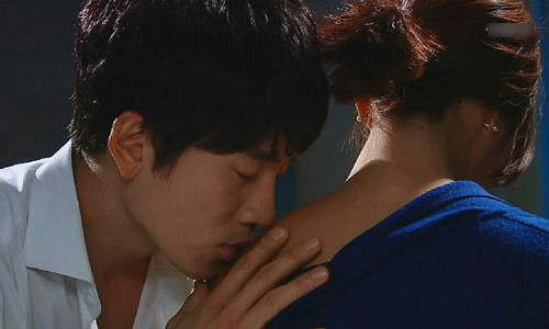 “Tuổi này mà em vẫn còn trinh thì quê quá, em ạ!” - 1