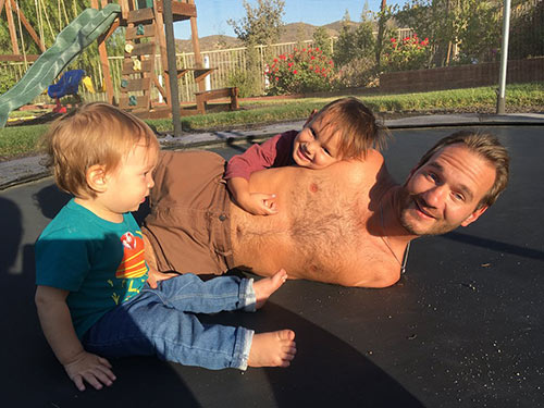 Không ngờ sau khi sinh 1 năm, con trai Nick Vujicic đã lớn và đáng yêu đến thế này - 4