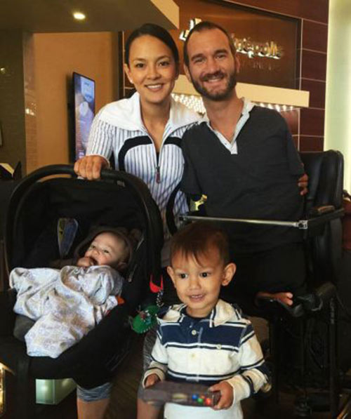 Không ngờ sau khi sinh 1 năm, con trai Nick Vujicic đã lớn và đáng yêu đến thế này - 5
