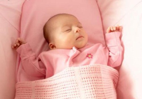 Tối đi ngủ đắp chăn cho con thế này, không bao giờ lo trẻ đạp chăn, cảm lạnh - 2