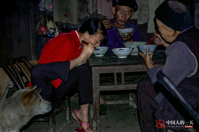 Nếu bạn mệt mỏi với con cái, nhìn người mẹ này để thấy khao khát được chăm con lớn nhường nào - 1