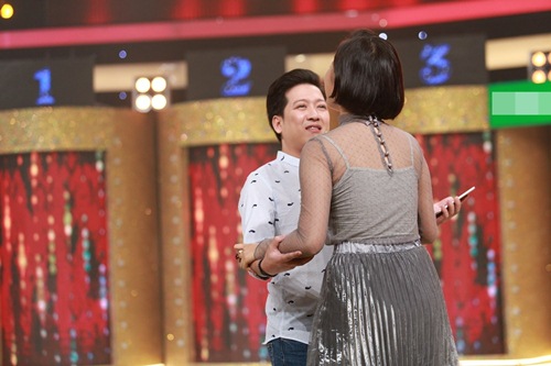 Miu Lê bất ngờ ôm và hôn lên trán Hứa Vĩ Văn - 13