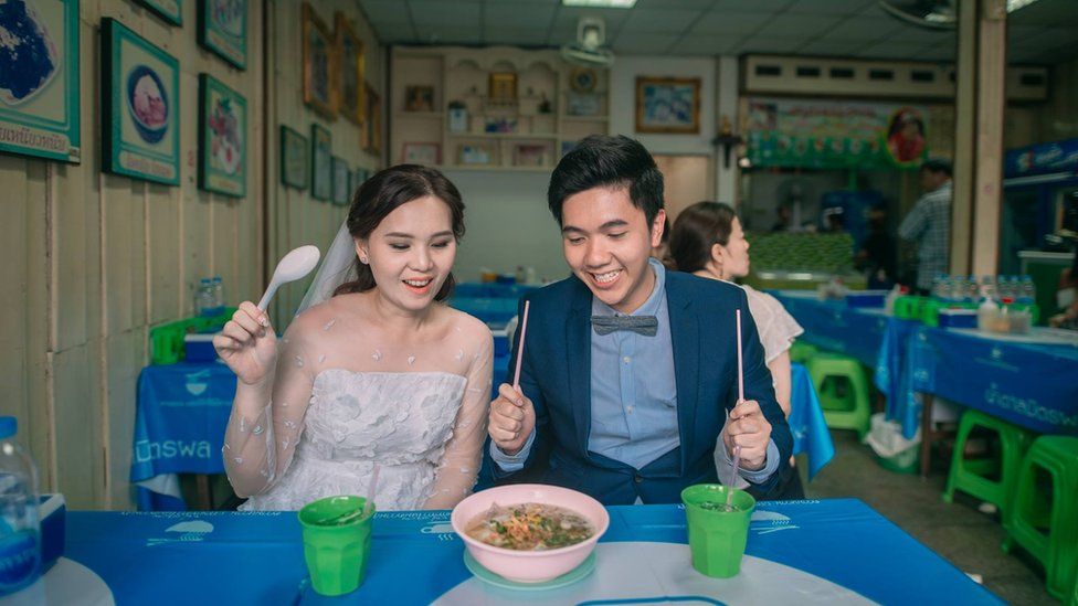 Ảnh cưới “lầy lội: Cặp đôi ăn bất chấp mọi nơi, mọi chỗ, gây amp;#34;bãoamp;#34; MXH - 3