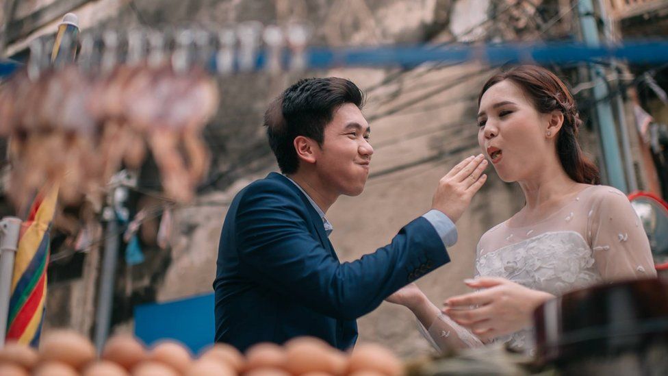 Ảnh cưới “lầy lội: Cặp đôi ăn bất chấp mọi nơi, mọi chỗ, gây amp;#34;bãoamp;#34; MXH - 4