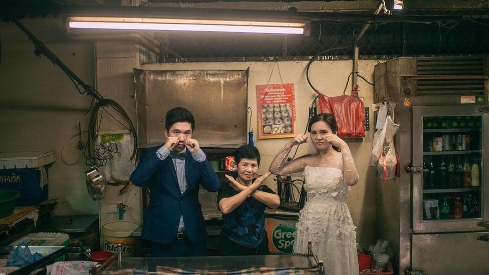 Ảnh cưới “lầy lội: Cặp đôi ăn bất chấp mọi nơi, mọi chỗ, gây amp;#34;bãoamp;#34; MXH - 5