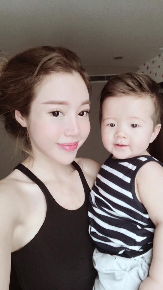 amp;#34;Rụng timamp;#34; với vẻ đẹp thiên thần của hai con Elly Trần trong ngày Giáng sinh - 8