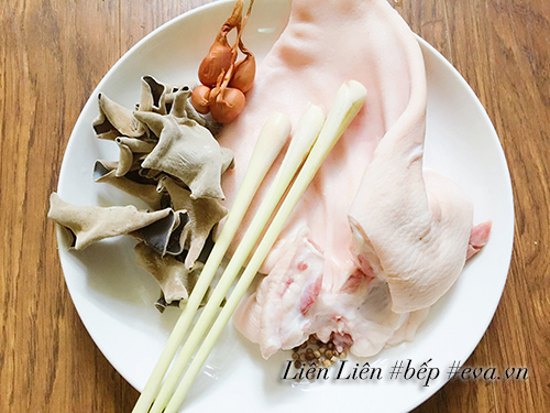 Tai heo cuộn mộc nhĩ giòn sần sật ngon đến amp;#39;giật mìnhamp;#39; - 1