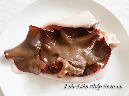 Tai heo cuộn mộc nhĩ giòn sần sật ngon đến amp;#39;giật mìnhamp;#39; - 4