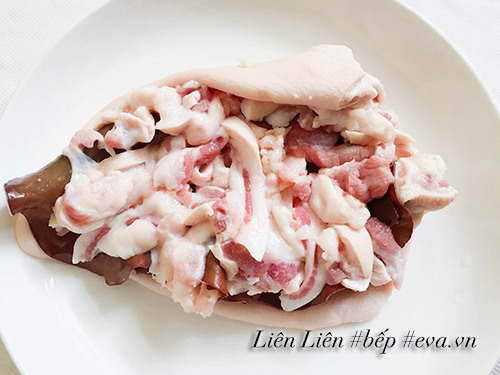 Tai heo cuộn mộc nhĩ giòn sần sật ngon đến amp;#39;giật mìnhamp;#39; - 5