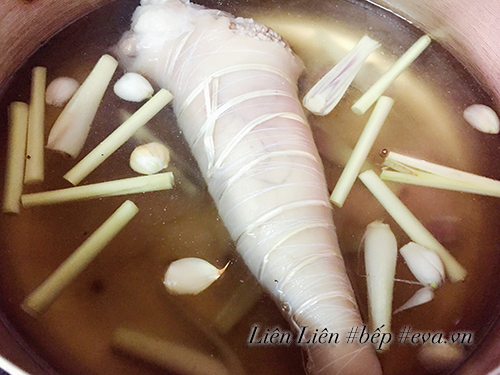 Tai heo cuộn mộc nhĩ giòn sần sật ngon đến amp;#39;giật mìnhamp;#39; - 8