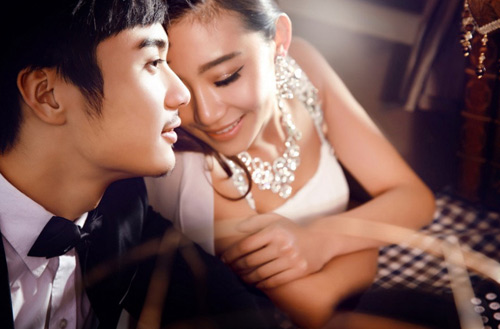 Nửa đêm nhận tin nhắn: “Em đang ngủ với sếp”, tôi cũng chỉ biết cắn răng chấp nhận - 2